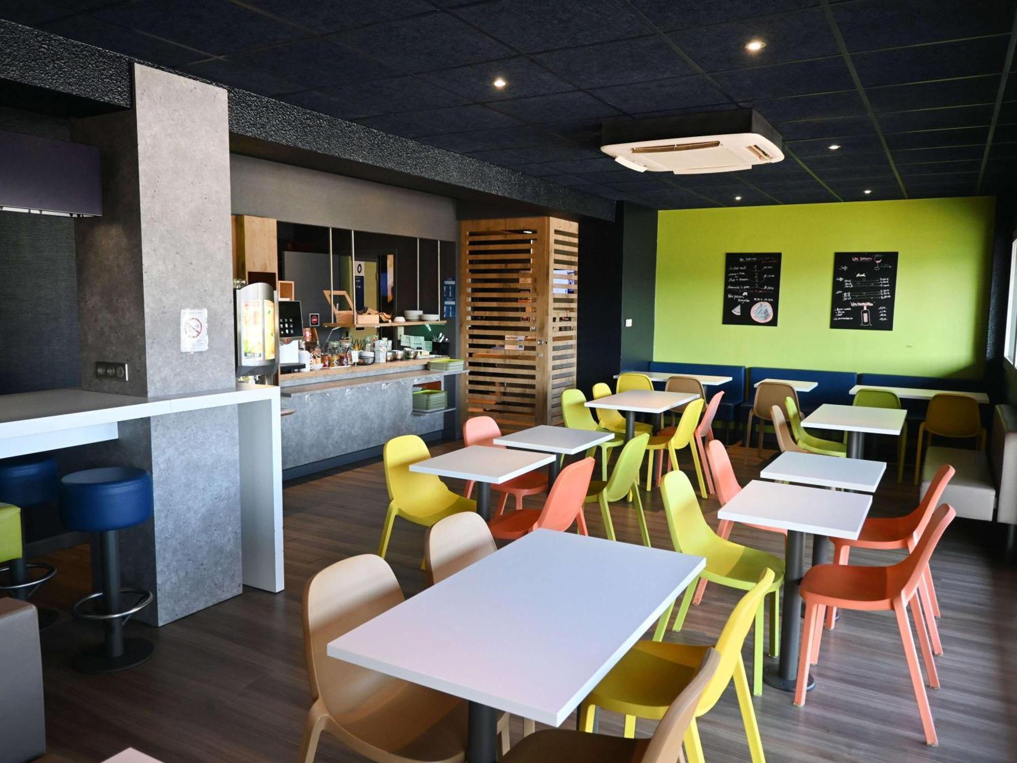 Hotel Ibis Budget Laval Bonchamp Les Laval Kültér fotó