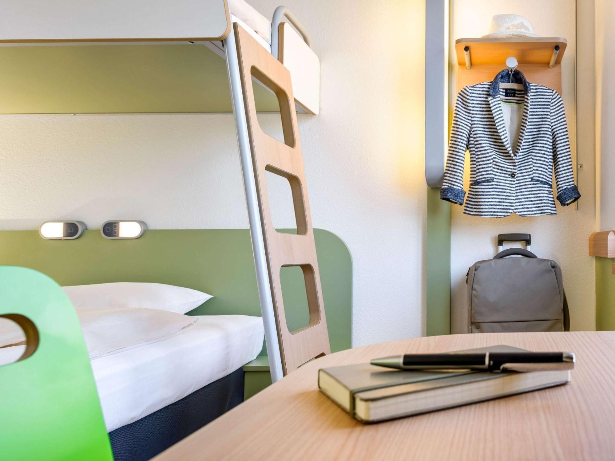 Hotel Ibis Budget Laval Bonchamp Les Laval Kültér fotó