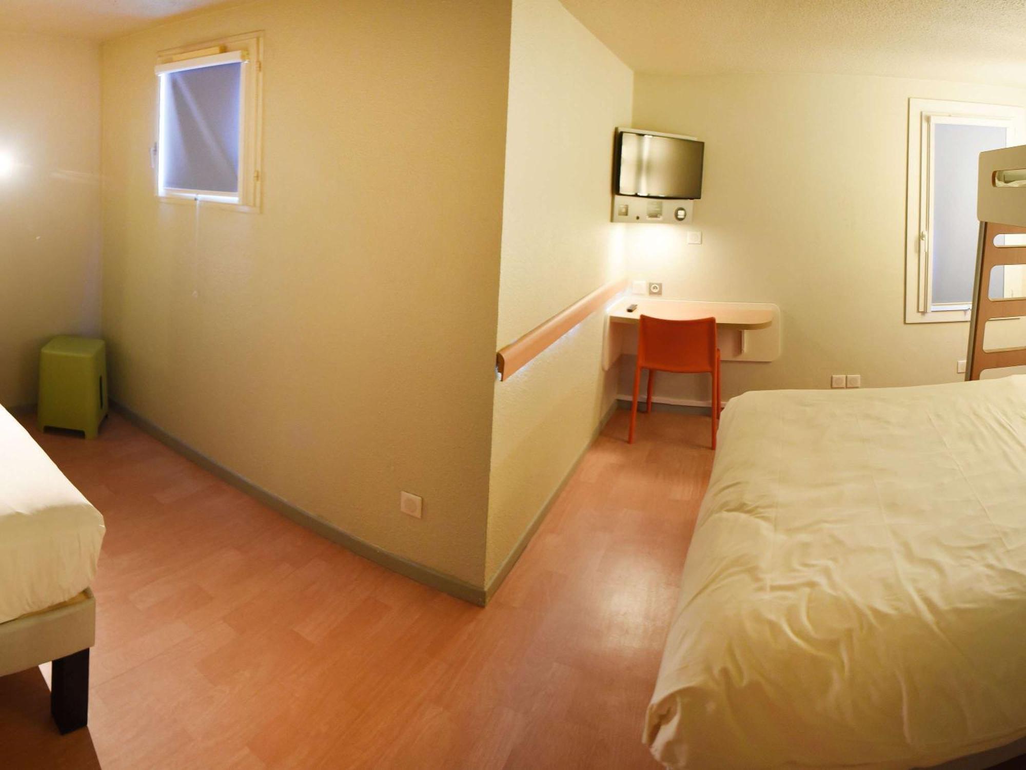 Hotel Ibis Budget Laval Bonchamp Les Laval Kültér fotó