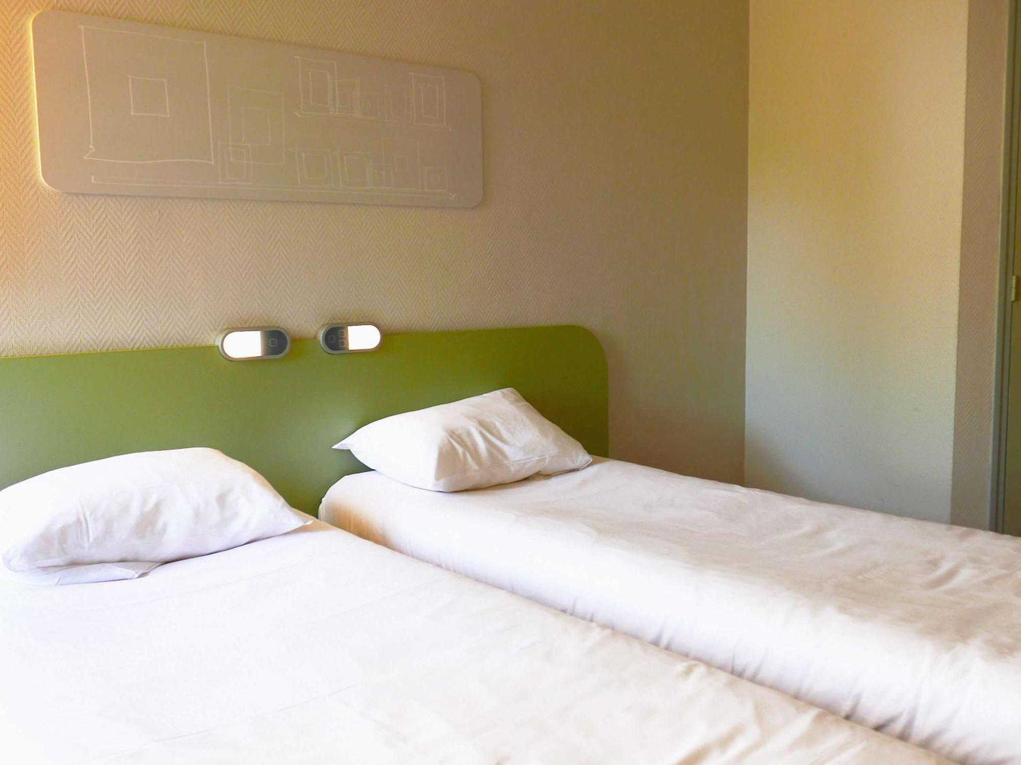Hotel Ibis Budget Laval Bonchamp Les Laval Kültér fotó