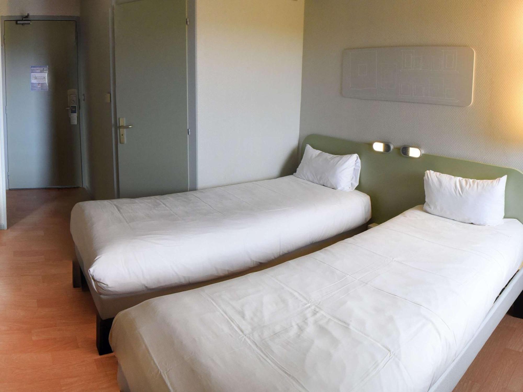 Hotel Ibis Budget Laval Bonchamp Les Laval Kültér fotó